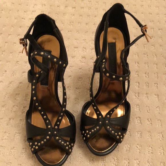 Gorgeous BCBG heels - Picture 3 of 5